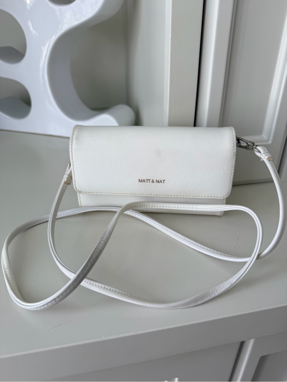 MATT & NAT White Drew Medium Vegan Leather Crossbody Bag Purse Clutch - Picture 5 of 16